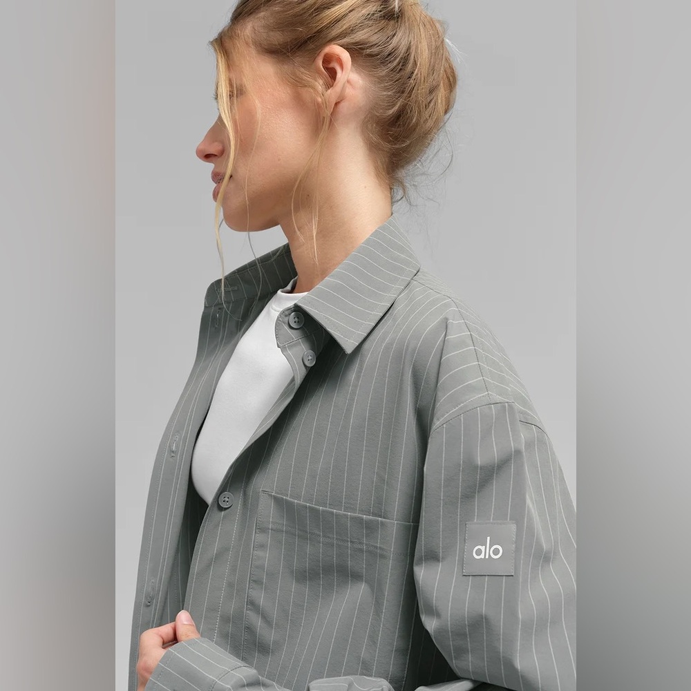 Alo Yoga Pinstripe Daylight Button Down Long Sleeve Lunar Grey/White XS - Picture 3 of 9
